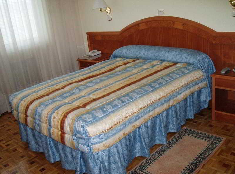 Hotel Buenos Aires Villafria Екстериор снимка